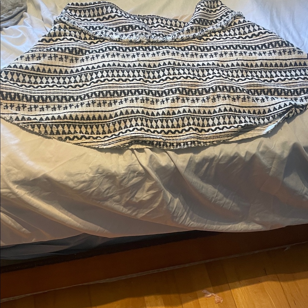 Banana Republic Black and White Geometric  A line linen skirt